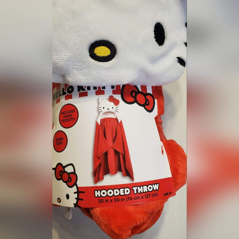 161. NWT - Hello Kitty Hooded Throw W/ Pockets - Picture 2 of 4